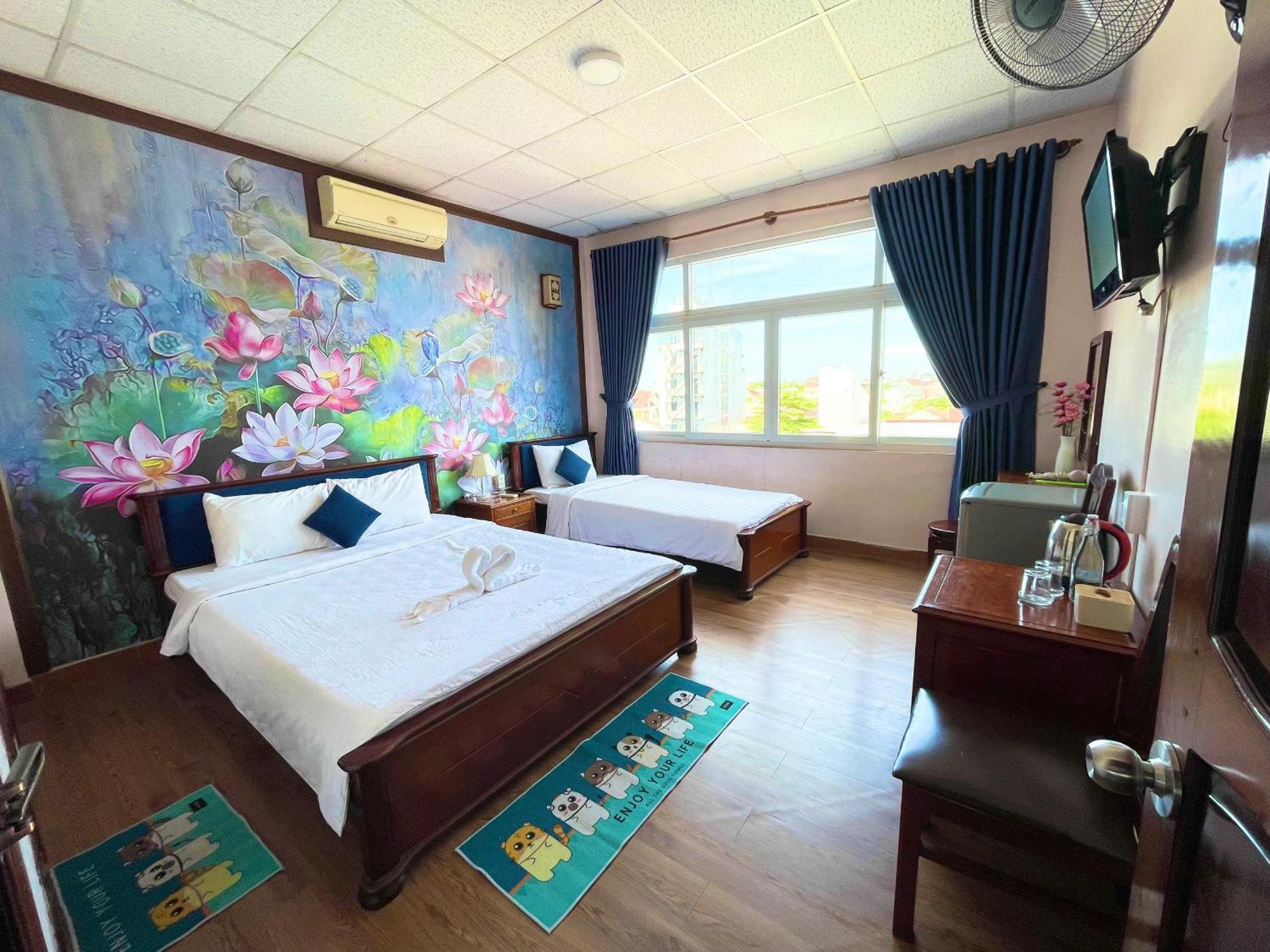 Pink Lotus Hotel Hue Exterior photo